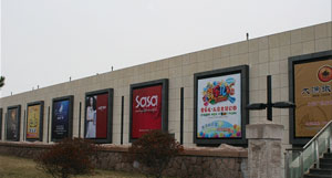  Western-Style Shopping Complex Opens in Qingdao