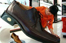 Shopping for Big-sized Shoes in Beijing