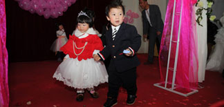 Kindergarten Kids “Married” in Bizarre Wedding Ceremony 