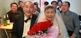 Elderly Gay Couple Tie the Knot in Beijing