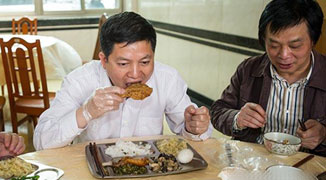 Hunan Officials Try to Quell H7N9 Fears with Chicken-Eating Fest