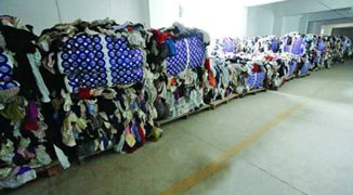 Guangzhou Market Sells Clothes from Garbage Dumps