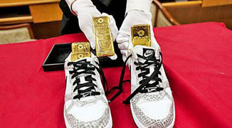 HK Man Arrested for Hiding 1.2 Million RMB Worth of Gold in his Shoes