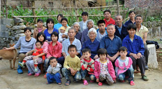 103 Year-Old Nanning Woman Has 194 Children & Grandchildren?!