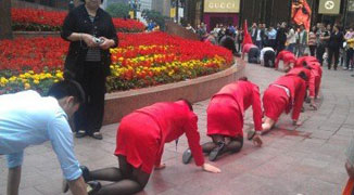Chongqing Employees Forced to Crawl on Street in “Training Exercise”