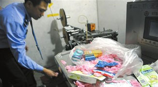 Police Bust Fujian Fake Condom Factory 