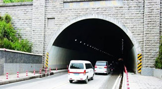 Guizhou “Time Travel Tunnel” Sets Drivers’ Cell Phone Clocks Back an Hour