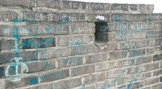 Chinese Media Shifts Blame to Foreigners Over Boy’s Graffiti Gaffe in Egypt 