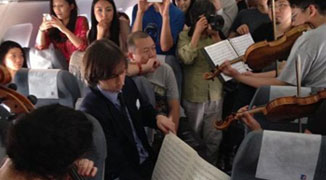 Philadelphia Orchestra Perform Impromptu Show on Stranded Beijing Plane