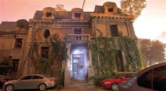 Rumors of Haunted House in Beijing Debunked 