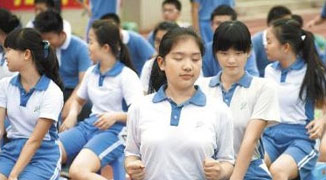 School in Zhongshan Accused of Penalizing Girls for Wearing Colored Underwear