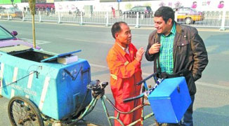 Beijing Street Cleaner Uses Fluent English, Surprises Netizens
