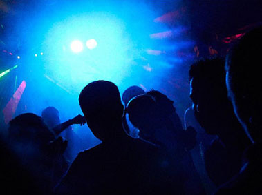 Prostitution Raid in Zhengzhou Nightclub: Club’s Website Offers Clues
