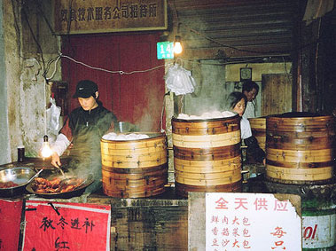 Overseas Returnees Open Baozi Shop in Chengdu