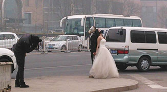 Beijing Newlyweds Take Wedding Photos While Wearing Gas Masks