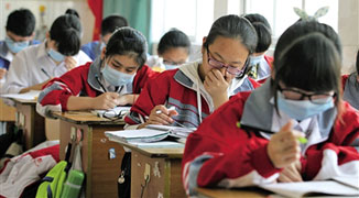 Wenzhou High School Students Wearing Masks in Class Causes Concern