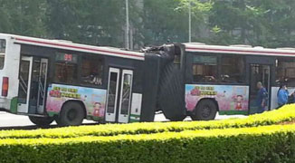 Beijing Bendy Bus Breaks in Half in Middle of Road, No Injuries