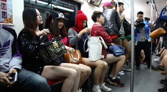 Harbin Does Its Part for Earth Day with No-Pants Subway Ride
