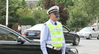 Police in Shijiazhuang Do Themselves No Favors by Wearing ‘Pig Nose’ Pollution Masks