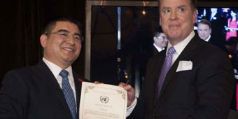 Chen Guangbiao Awarded Fake UN Certificate: Wants a Refund 