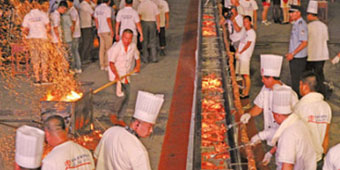 Chinese and Russian Chefs Collaborate to Cook World’s Longest Kebab