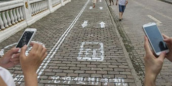 ‘Phone Lane’ for Texting Pedestrians Attempts to Isolate Annoying-ness