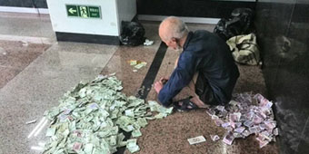 Elderly Man Earns 10,000 RMB a Month Begging in Beijing to Send Home