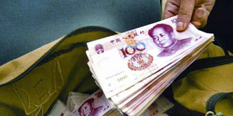 Woman Embezzles 6 Million RMB in Public Funds for British Boyfriend