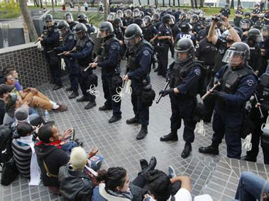 Chinese Man Asks U.S. Police How They Would Deal With Hong Kong Student Occupation