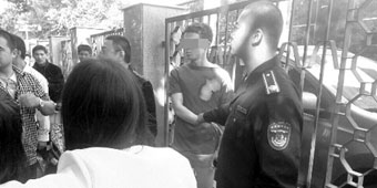 Bad China Day? British Expat Turns to Robbery and Violence