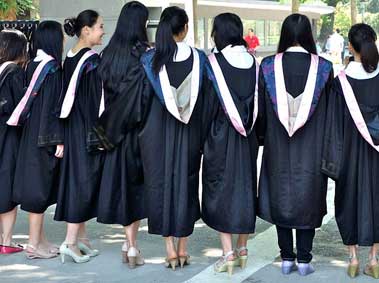 Educated but Broke: 80 Percent of Returned Students from Overseas Make Less than 10,000 Yuan