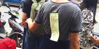 Thief Walks Around with “I’m a Pick Pocket” Sign Stuck to his Back