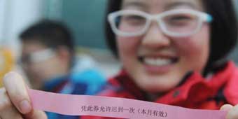 Yangzhou Middle School Offers Exam Exemption, Late Passes and Lunch With Teachers as Hongbao 