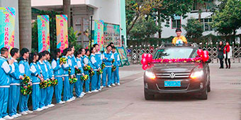 Zhuhai Middle School Holds Weird, Elaborate Ceremony to Inspire Students for High School Exams