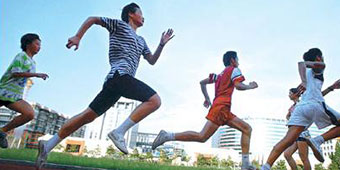 Forget Laps! Wuhan Professor Forces Failed Students to Run 10K