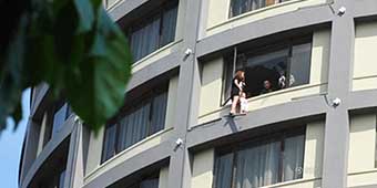 Domestic Violence Causes Woman to Threaten 13 Story Jump