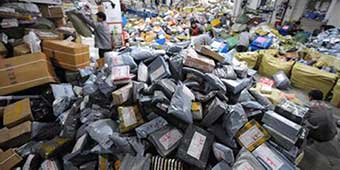Guangzhou Mail Sorters Arrested for Helping Themselves to Package Contents 