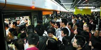 Beijing Man Awarded 20,000 Yuan for Subway Rush Hour Injury