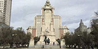 70,000 Protest Chinese Billionaire’s Planned Demolition of Madrid Landmark