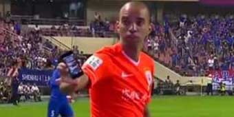Tuhao Football Fan Chucks iPhone onto the Field during Match