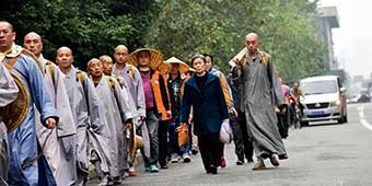 50 Monks to Walk 180 Km from Chengdu to Emeishan