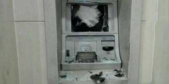 Man Smashes ATM with Hammer to Try to Pay Dowry for Girlfriend