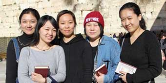Mazel Tov! Chinese Kaifeng Jews to Start New Lives in Israel 
