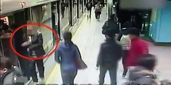 Pickpocketing Fail on Shanghai Subway