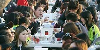 Tuhao Bosses Bring 6,000 Employees to Korea for Fried Chicken and Beer Party