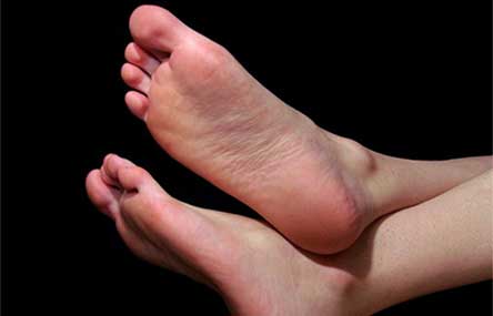 Burglar in Eastern China Foiled by his Stinky Feet 