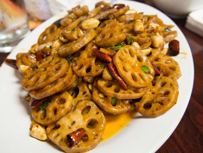 Spicy-Fried Lotus Root (Là chǎo lián’ǒu - 辣炒莲藕)