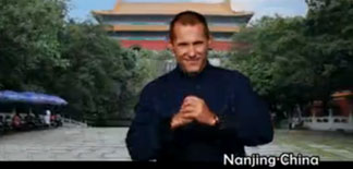 Foreigner in Nanjing Tourism Ad gets Thumbs-Up from CNN