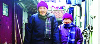 100+ Year-Old Shanghai Couple Post Matching Clothes Photos on Weibo