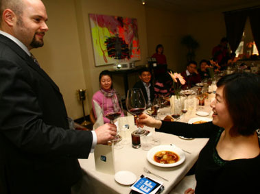Chinese Dining Etiquette: What Not to Do at a Company Dinner